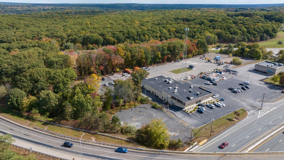 More Photos Of 1320 Eddie Dowling Hwy, Lincoln Showroom For Sale