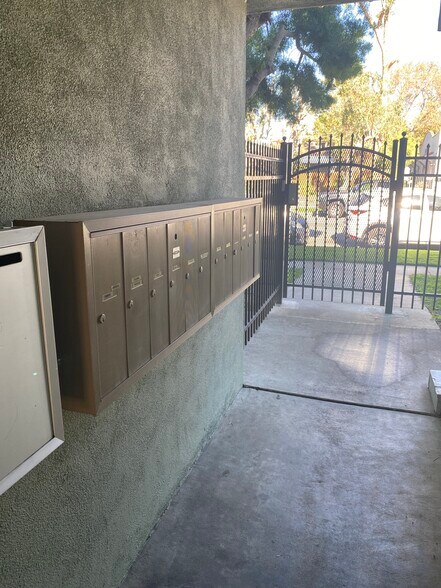 More Photos Of 10940 Hesby St, North Hollywood Apartments For Sale