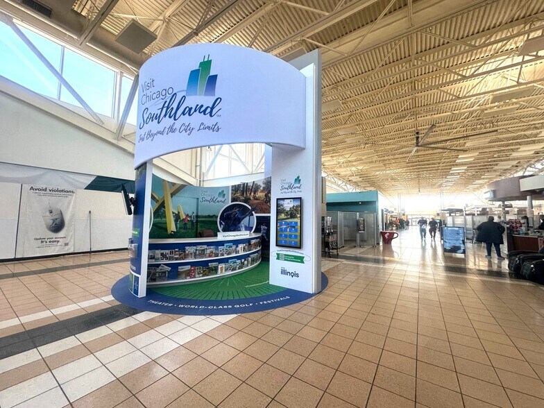 More Photos Of 700 E Tri-State Toll Rd, South Holland Freestanding For Lease