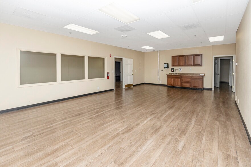 More Photos Of 333 W 18th St, Merced Office For Sale