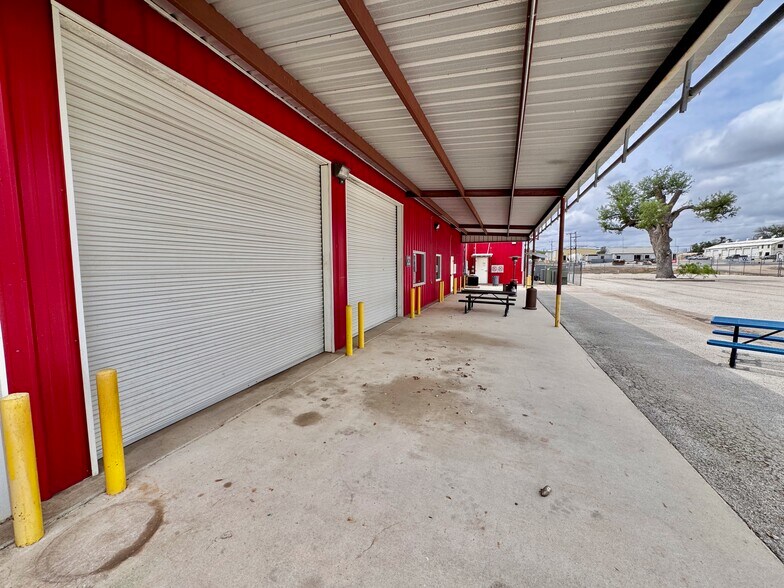 More Photos Of 1200 Bensdale Rd, Pleasanton Warehouse For Lease