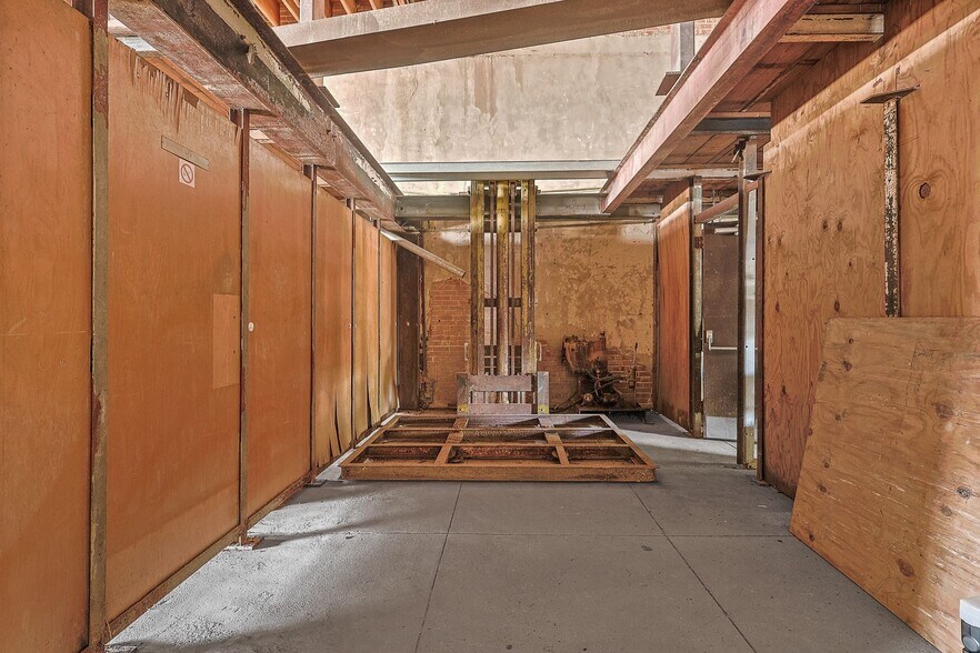 More Photos Of 125 S Waco St, Hillsboro Office For Lease