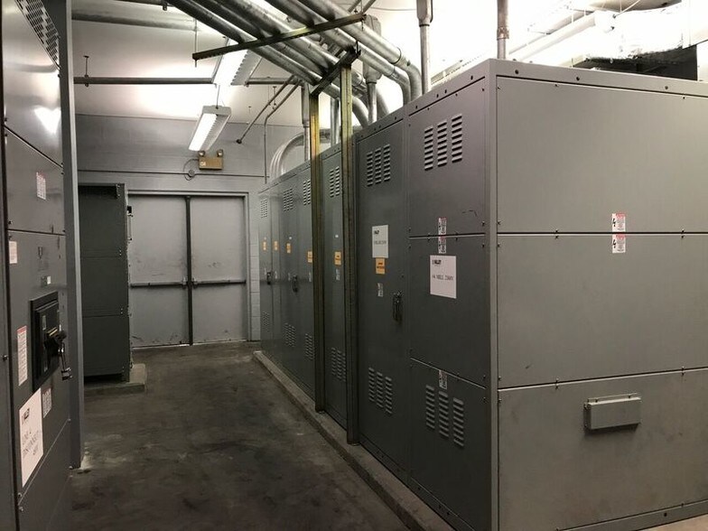 More Photos Of 902-906 Adams St, Bedford Warehouse For Sale