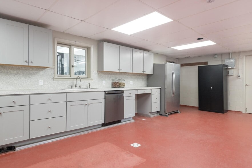 More Photos Of 175 Decoverly Lane, Falls Specialty For Sale