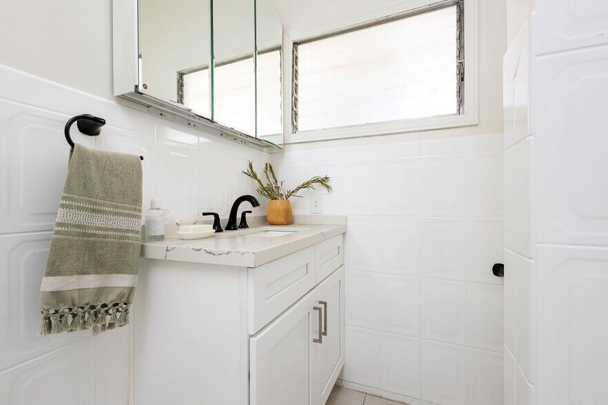 More Photos Of 1053 Hudson ave, Los Angeles Apartments For Sale