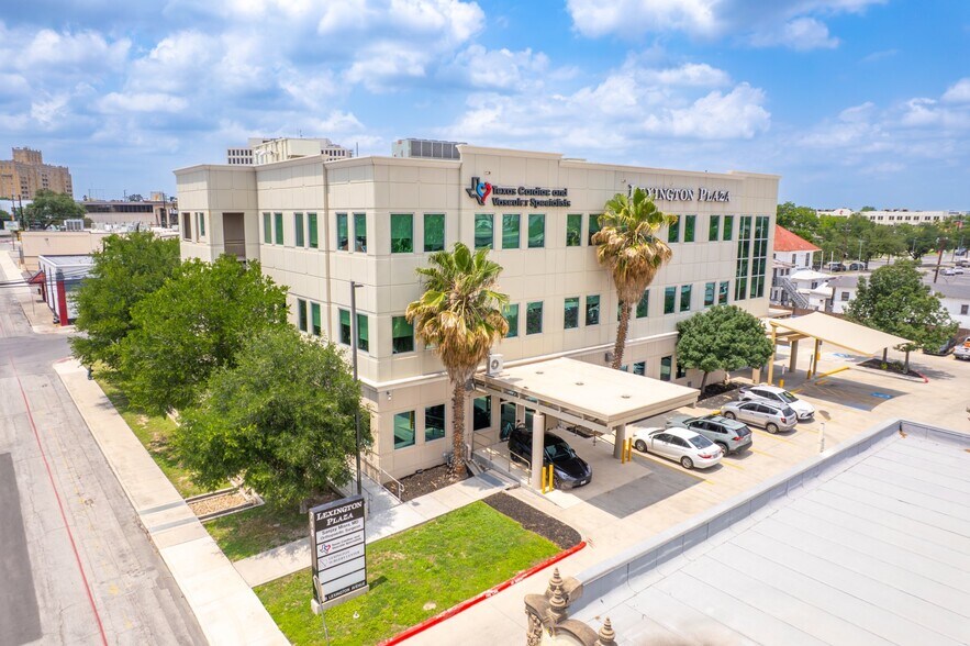 More Photos Of 718 Lexington Ave, San Antonio Medical For Lease