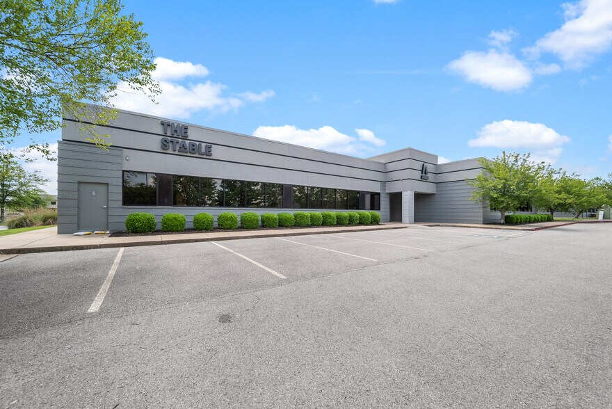 More Photos Of 210 SE 34th St, Bentonville Office For Sale