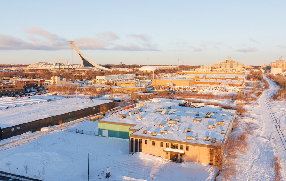 More Photos Of 5065-5067 Rue Ontario E, Montréal Manufacturing For Lease