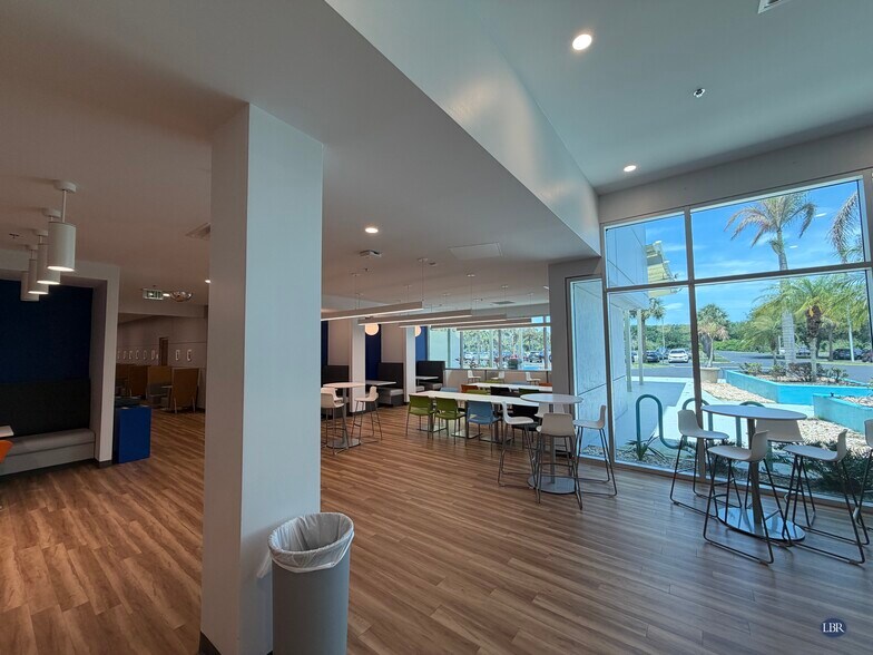 More Photos Of 1110 W Hibiscus Ave, Melbourne Flex For Lease