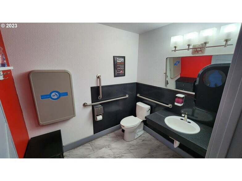 More Photos Of 819 Main St, Cottage Grove Restaurant For Sale