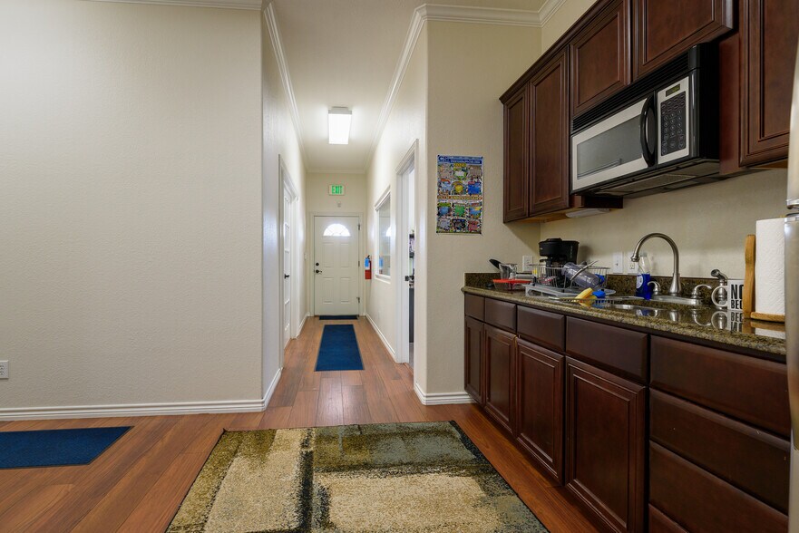 More Photos Of 301 S Seguin Rd, Converse Office For Sale