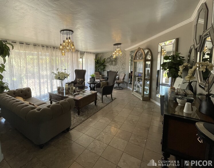 More Photos Of 1102 W Ina Rd, Tucson Light Distribution For Sale