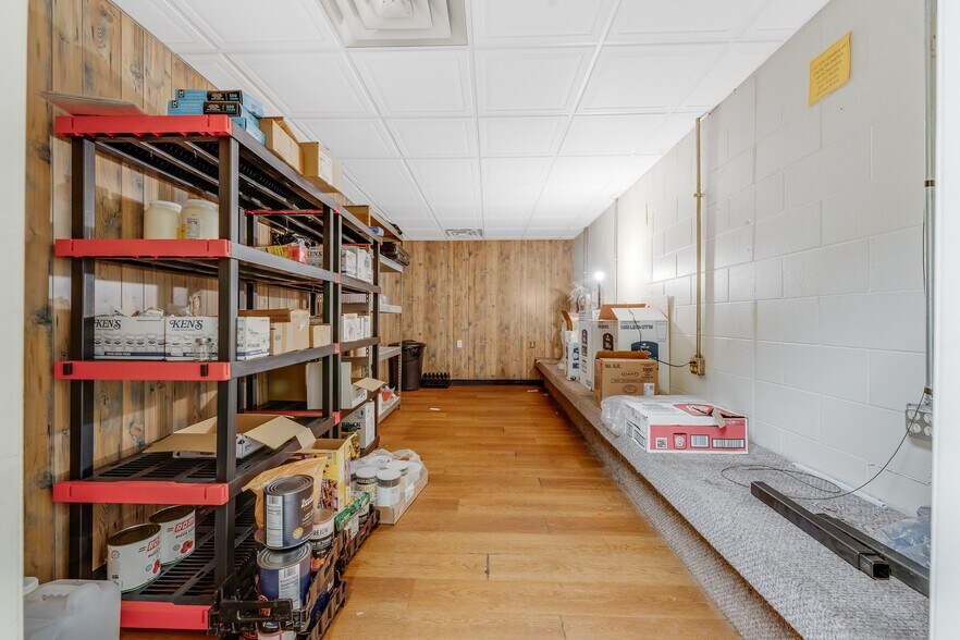 More Photos Of 154 Bridge St, Junior Restaurant For Sale