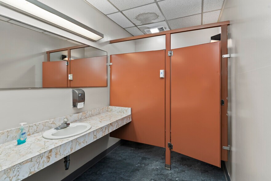 More Photos Of 403-405 N 2nd St, Harrisburg Office For Sale