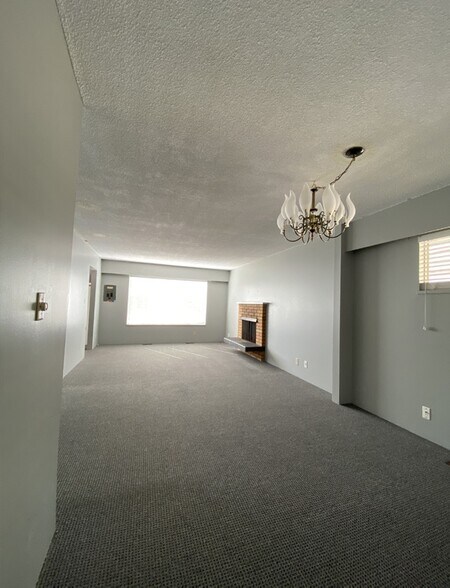 More Photos Of 15855 Vine Av, White Rock Land For Sale