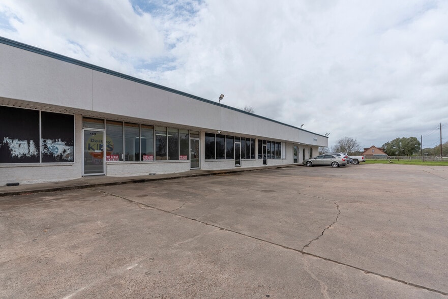 Primary Photo Of 4230 E FM 1462 Rd, Rosharon Storefront Retail Office For Lease