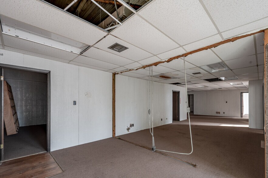 More Photos Of 318 N Washington Ave, Livingston General Retail For Sale