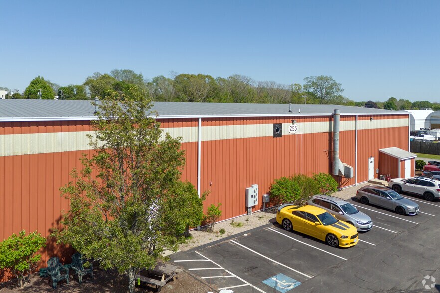 More Photos Of 255 Franklin St, Bristol Manufacturing For Lease