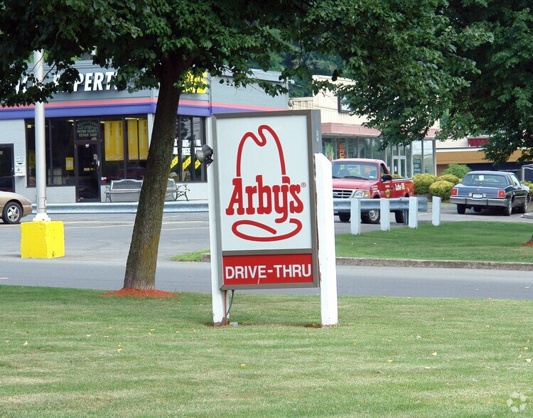 More Photos Of 3250 Erie Blvd E, De Witt Fast Food For Sale