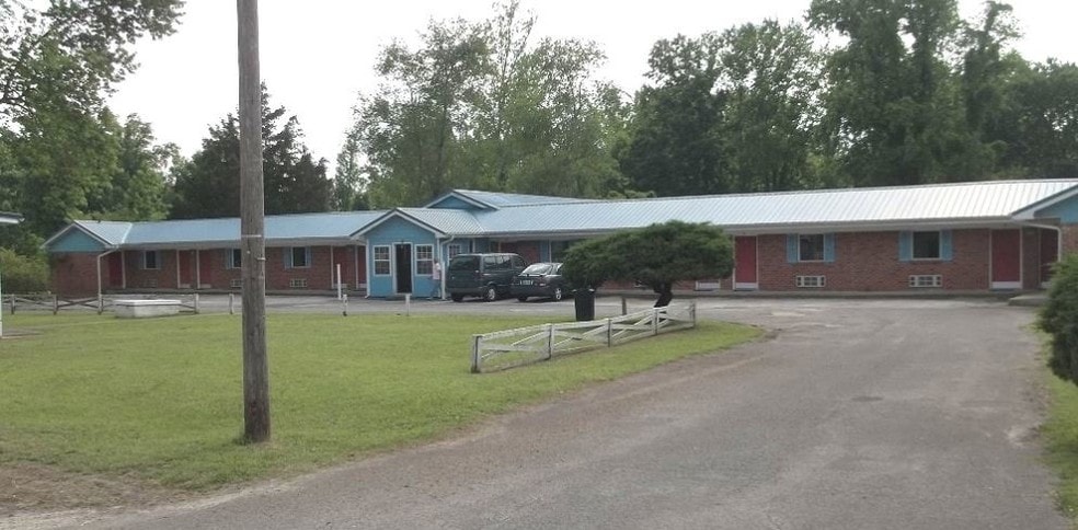 Primary Photo Of 3155 Huntsville Hwy, Fayetteville Hotel For Sale