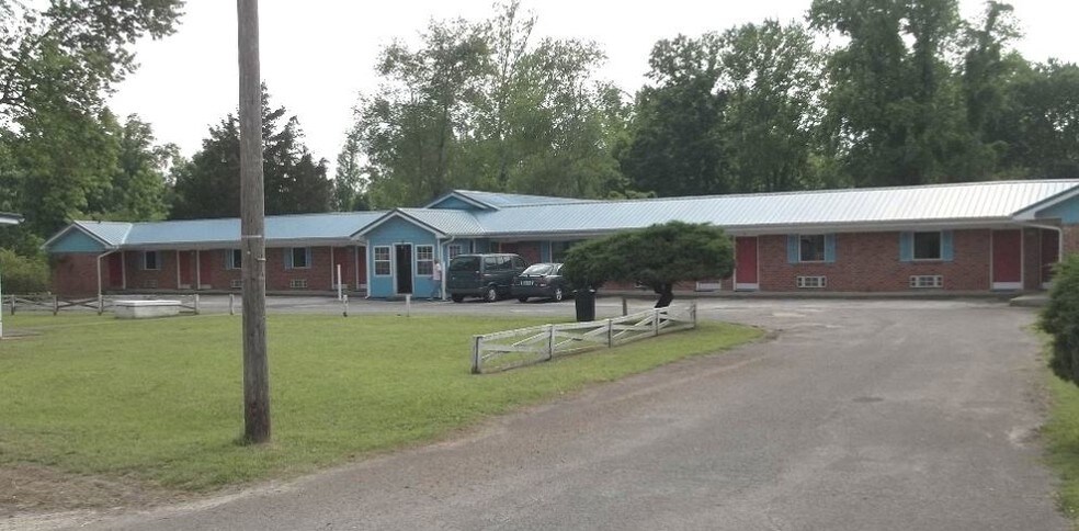 Primary Photo Of 3155 Huntsville Hwy, Fayetteville Hotel For Sale