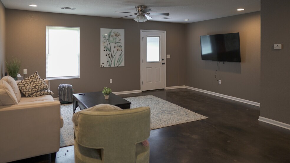 More Photos Of 2500 Ridgeland Cir, Pocahontas Apartments For Sale