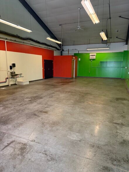 More Photos Of 601 Van Dorn St, Lincoln Warehouse For Lease