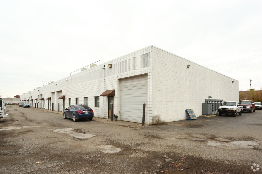 More Photos Of 12585-12623 Farmington Rd, Livonia Warehouse For Sale