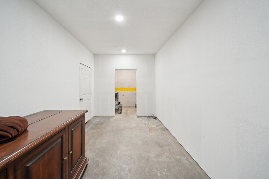 More Photos Of 4434-4437 S 74th Ave, Tulsa Warehouse For Sale