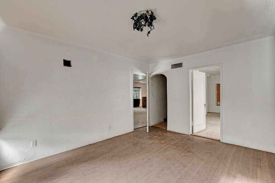 More Photos Of 901 E Ogden Ave, Las Vegas General Retail For Sale
