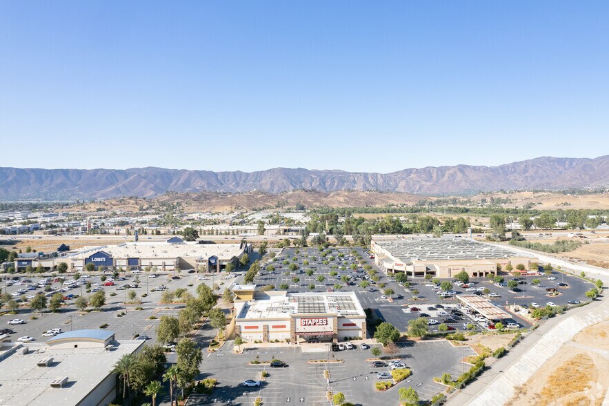 More Photos Of 29225 Central Ave, Lake Elsinore Freestanding For Lease