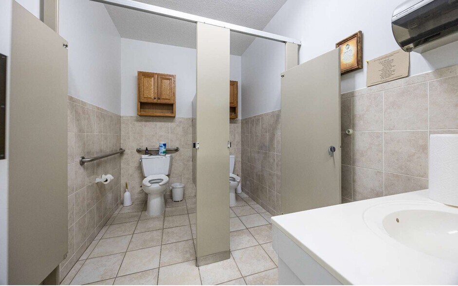 More Photos Of 1720 N Ohio Ave, Live Oak Office For Sale