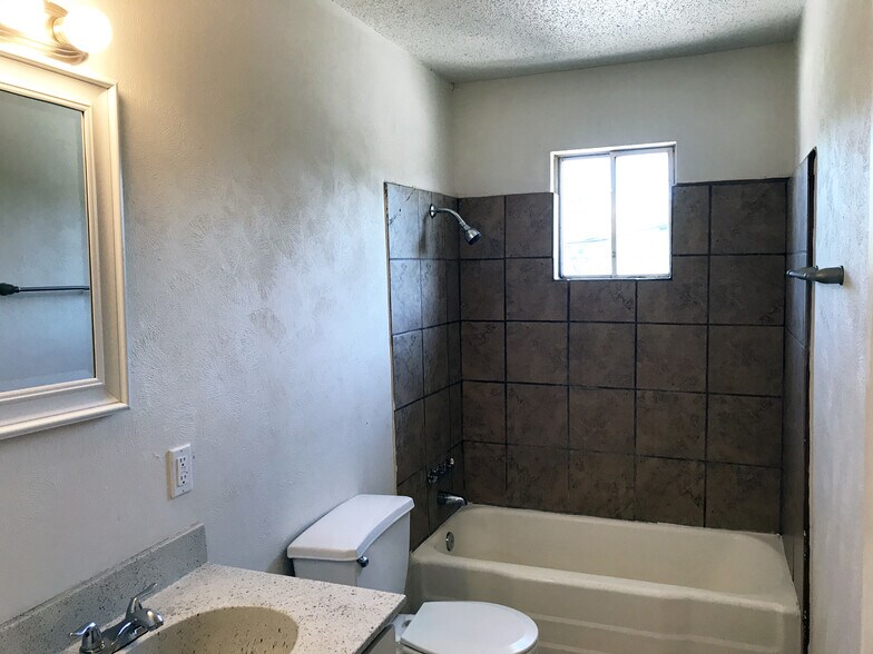 More Photos Of 1705 S 3rd St, Abilene Apartments For Sale