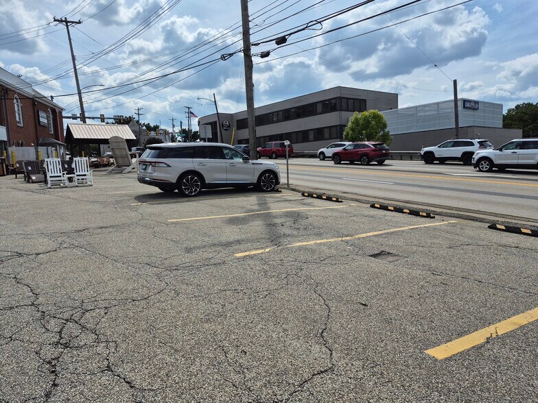 More Photos Of 4228 Brownsville Rd, Brentwood Storefront Retail Residential For Sale