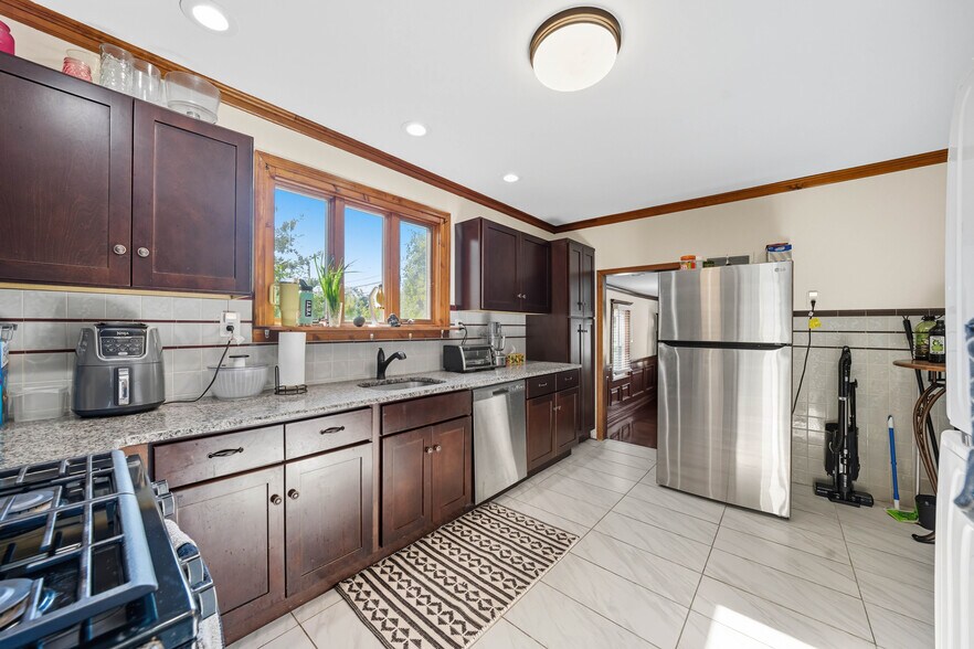 More Photos Of 40 Amboy Rd, Old Bridge Flex For Sale