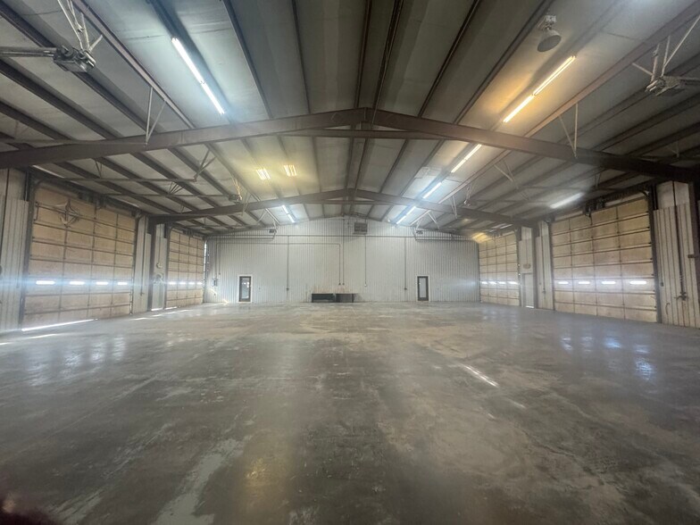 More Photos Of 509 Ponca, Lindsay Industrial For Sale