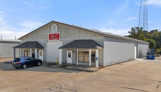 Primary Photo Of 4548 S St Peters Pky, Saint Charles Warehouse For Lease