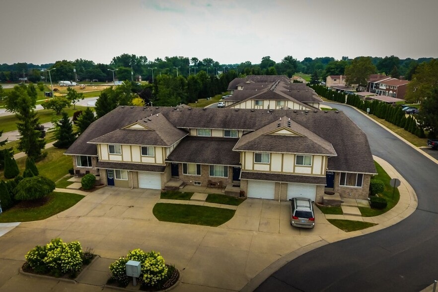 More Photos Of 38227 Schoenherr Rd, Sterling Heights Apartments For Sale