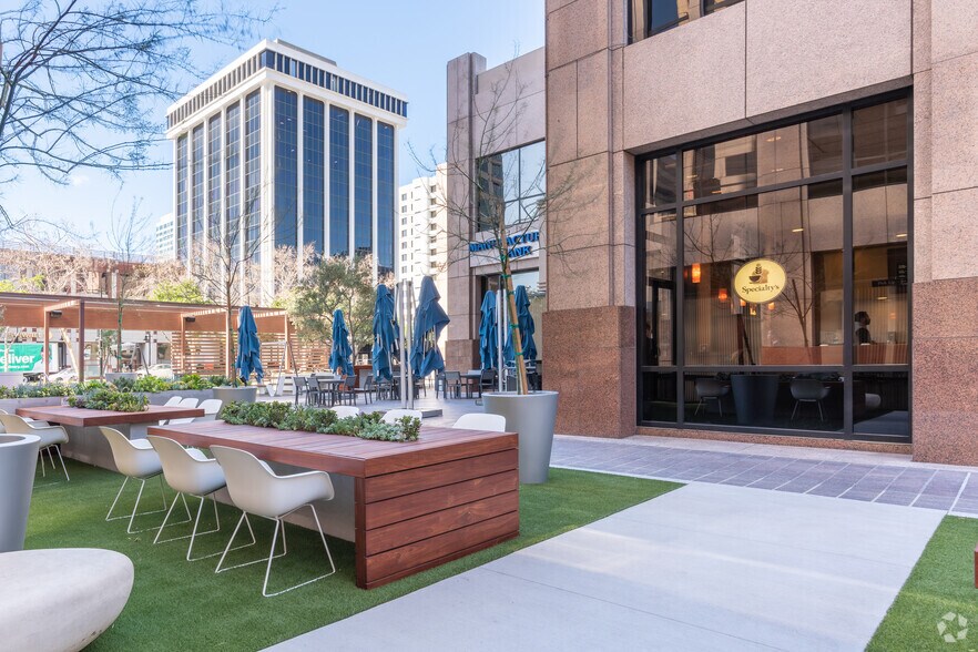 More Photos Of 550 N Brand Blvd, Glendale Office For Lease