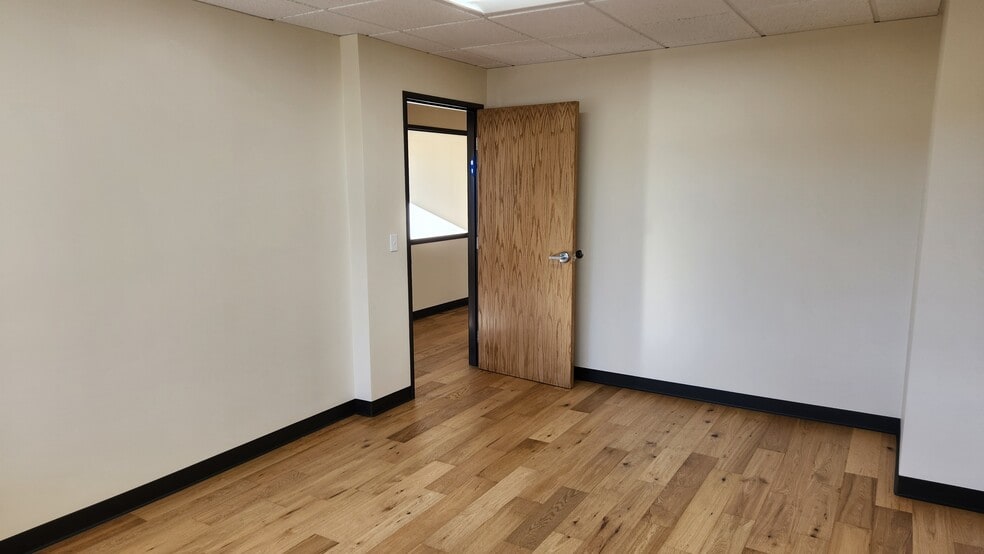 More Photos Of 5450 Telegraph Rd, Ventura Office For Lease