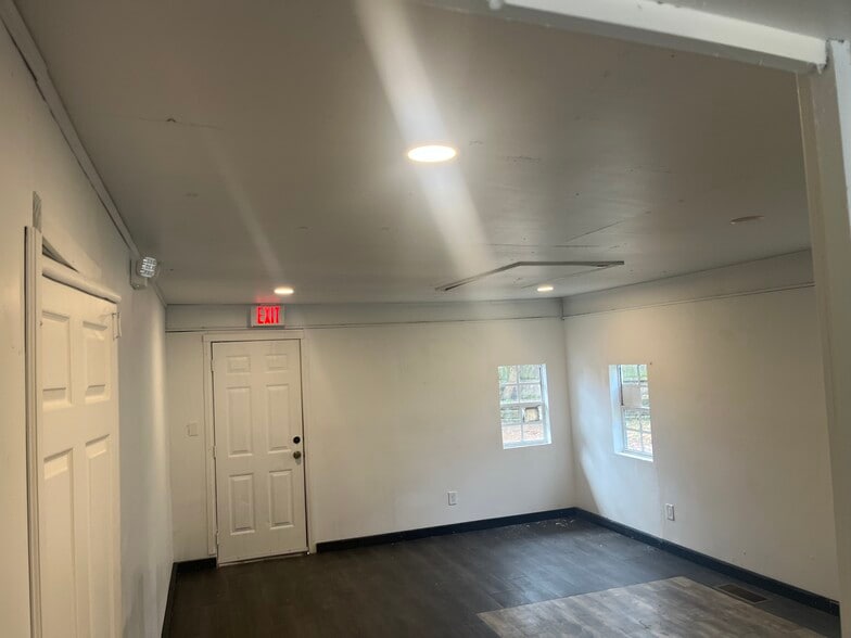 More Photos Of 2230 Palm St, Canton Freestanding For Lease