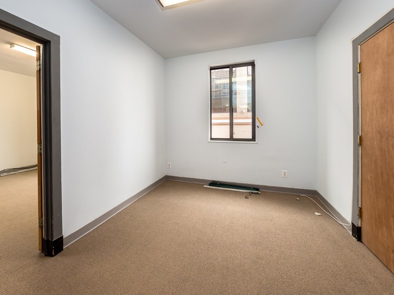 More Photos Of 2420 Wilson Blvd, Arlington Loft Creative Space For Lease