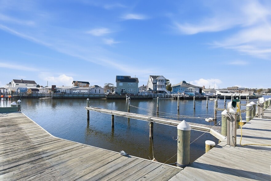 More Photos Of 100 Harbor Inn Rd, Bayville Shipyard For Sale