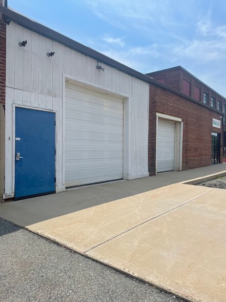 More Photos Of 34 Tower St, Hudson Warehouse For Lease