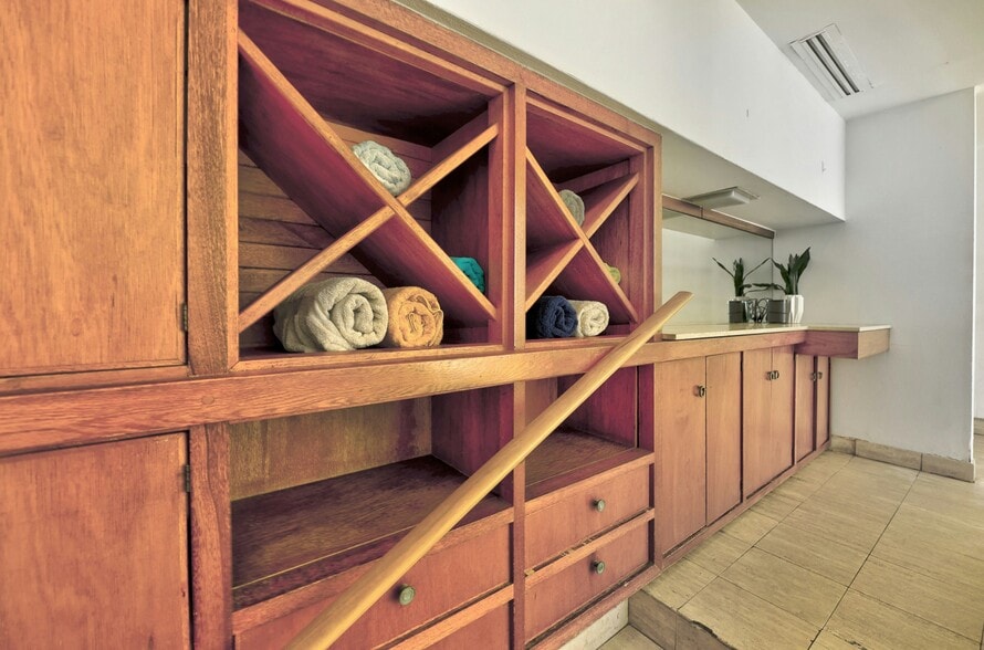 More Photos Of 410 E 6th St, Austin Storefront Retail Residential For Lease