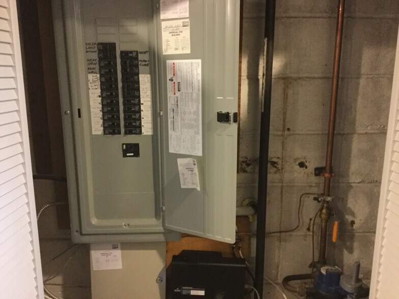 More Photos Of 1010 Rose Ave, Runnemede Flex For Sale