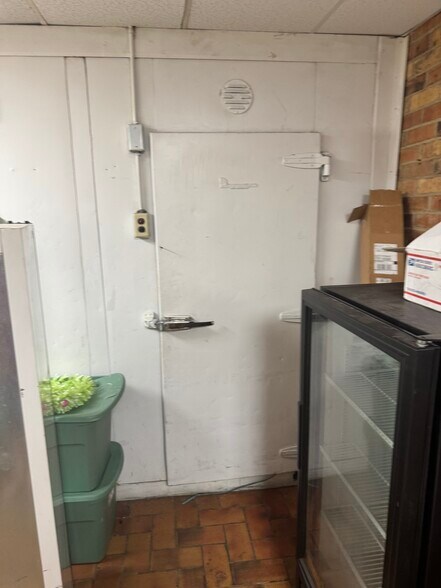 More Photos Of 902 W Panola St, Carthage Freestanding For Lease