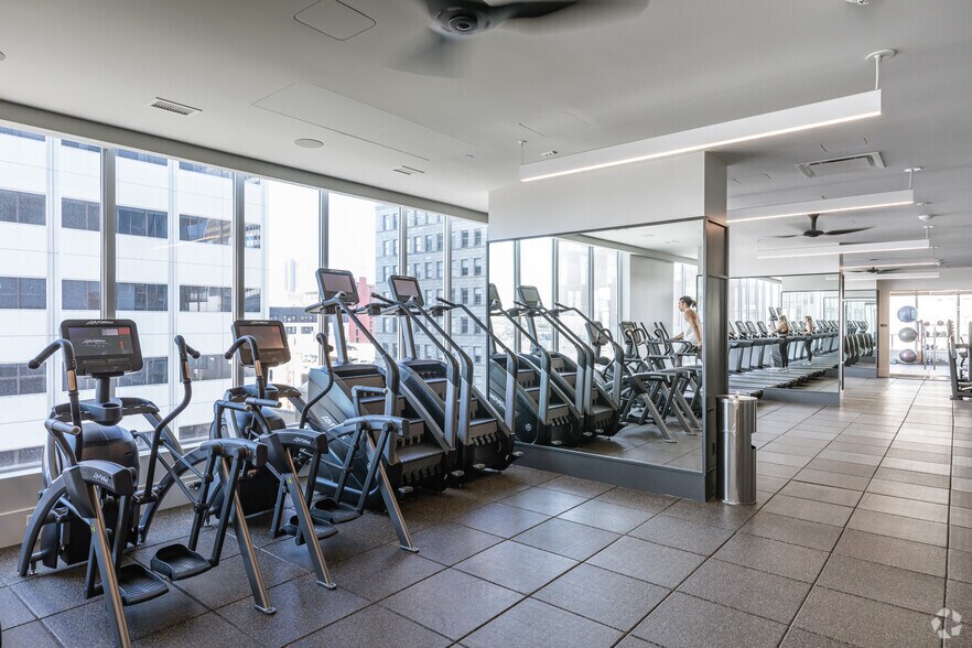 More Photos Of 702 Broadway, San Diego Apartments For Lease