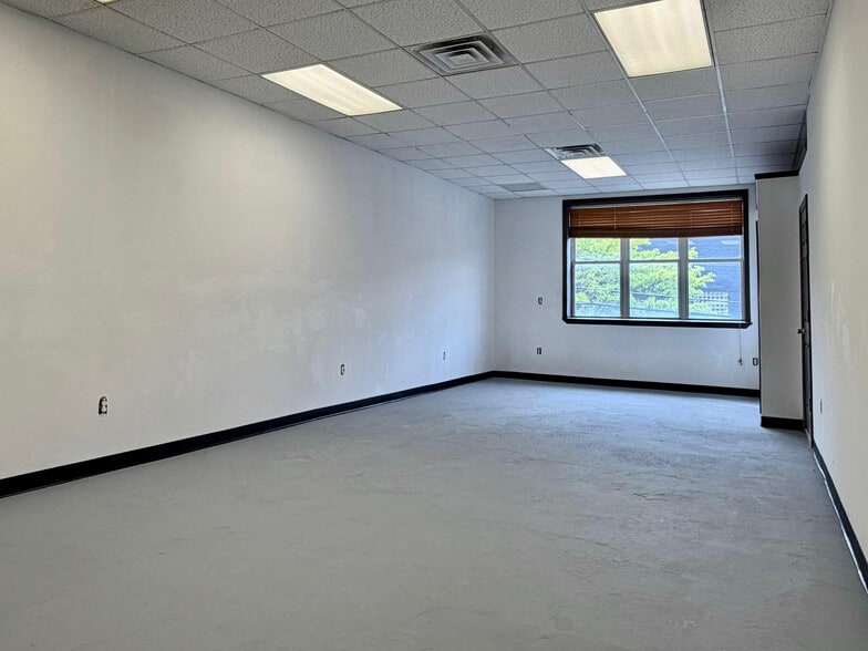 Primary Photo Of 18-17 42nd St, Astoria Light Distribution For Lease