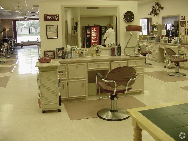 More Photos Of 5217 50th St, Lubbock Freestanding For Sale